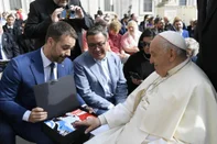 17.4.2024 - Governador Eduardo Leite convida Papa Francisco para vir ao Rio Grande do Sul em 2026Governador Eduardo Leite convida Papa Francisco para vir ao Rio Grande do Sul em 2026Crédito: Vatican Media.Indexador: Divisione Produzione Fotografica<!-- NICAID(15737221) -->