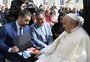 Grêmio ou Inter? Relembre quando o papa Francisco surpreendeu ao "escolher" seu time no RS