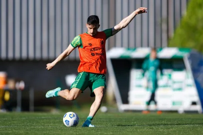 Treino do juventude nesta quinta-feira (4), no CT do clube. Na foto, Guilherme Castilho<!-- NICAID(14933038) -->