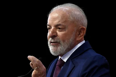 Brazil's President Luiz Inacio Lula da Silva speaks during an event to highlight accomplishments in the first two years in office in Brasilia on April 3, 2025. Brazil's President Luiz Inacio Lula da Silva said Thursday his country would take "all appropriate measures to defend" itself against import tariffs imposed by US counterpart Donald Trump. (Photo by EVARISTO SA / AFP)Editoria: FINLocal: BrasíliaIndexador: EVARISTO SASecao: diplomacyFonte: AFPFotógrafo: STF<!-- NICAID(16009386) -->