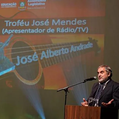 Zé Alberto Andrade é premiado com troféu José Mendes, destinado a apresentadores de rádio e TV de programa regionalista<!-- NICAID(15618185) -->