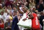Serena Williams desiste do torneio de duplas de Wimbledon devido a lesão no joelho