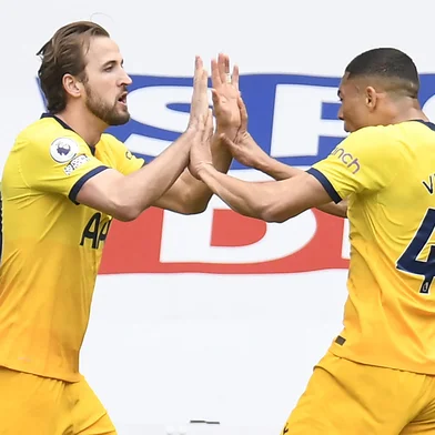 Tottenham Hotspur's English striker Harry Kane (L) celebrates scoring his team's first goal with Tottenham Hotspur's Brazilian striker Carlos Vinicius Alves Morais (R) during the English Premier League football match between Newcastle United and Tottenham Hotspur at St James' Park in Newcastle-upon-Tyne, north east England on April 4, 2021. (Photo by PETER POWELL / POOL / AFP) / RESTRICTED TO EDITORIAL USE. No use with unauthorized audio, video, data, fixture lists, club/league logos or 'live' services. Online in-match use limited to 120 images. An additional 40 images may be used in extra time. No video emulation. Social media in-match use limited to 120 images. An additional 40 images may be used in extra time. No use in betting publications, games or single club/league/player publications. / Editoria: SPOLocal: NewcastleIndexador: PETER POWELLSecao: soccerFonte: POOLFotógrafo: STR<!-- NICAID(16086044) -->