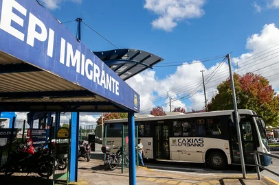 CAXIAS DO SUL, RS, BRASIL, 17/04/2026. Troncalização do transporte coletivo completou dez anos em Caxias do Sul. Sistema implantado em 2016 contemplou duas estações de transbordo e mudança na dinâmica dos ônibus. (Neimar De Cesero/Agência RBS)Indexador: Neimar De Cesero<!-- NICAID(16268172) -->