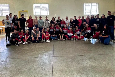 Estúdio de Dança Jorge Rios Oasso Fundo<!-- NICAID(15869833) -->
