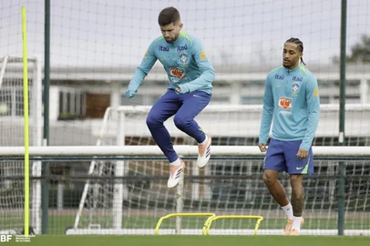 @rafaelribeirorio / CBF,Divulgação Caio Henrique e João Pedro durante treino da seleção <!-- NICAID(16168786) -->
