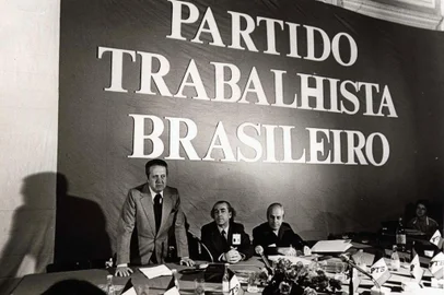 Leonel Brizola e o presidente de Portugal Mário Soares.#PÁGINA:10#EDIÇÃO:2ªnão veio Fotógrafo: Não se Aplica<!-- NICAID(2726335) -->