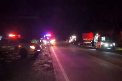 Corpo de Bombeiros Voluntários de Garibaldi / Divulgação Homem morre em acidente na RS-453 em Garibaldi<!-- NICAID(16289943) -->