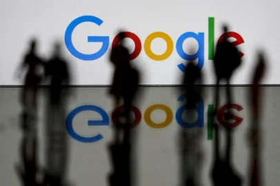 This illustration picture shows the US multinational technology and Internet-related services company Google logo on February 14, 2020 in Brussels. (Photo by Kenzo TRIBOUILLARD / AFP)Editoria: FINLocal: BrusselsIndexador: KENZO TRIBOUILLARDSecao: contractFonte: AFPFotógrafo: STF<!-- NICAID(14803816) -->