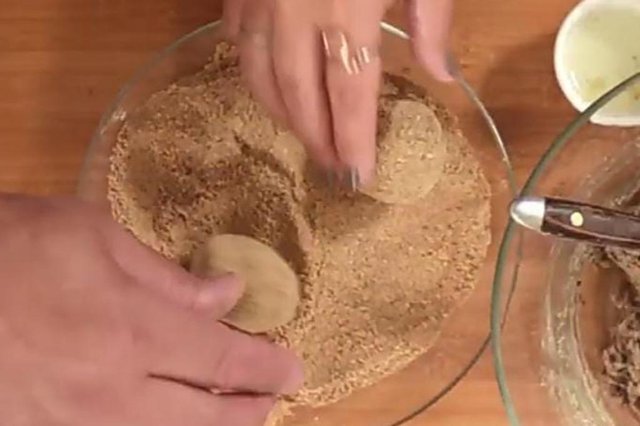 A chef Graciela Martins ensina a preparar uma almôndega de feijão.<!-- NICAID(14891380) -->