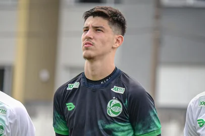 Juventude confirma negociação do goleiro Luiz Turatto, de 19 anos, para o Baniyas, da Arábia Saudita<!-- NICAID(16094037) -->