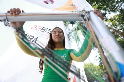 Porto Alegre, RS, Brasil – Regatas do Campeonato Centro Sul Americano da classe ILCA movimentam o Guaíba, em frente ao clube Veleiros do Sul, reunindo velejadores de diversos países da América Latina em uma das principais competições continentais da vela.<!-- NICAID(16238772) -->