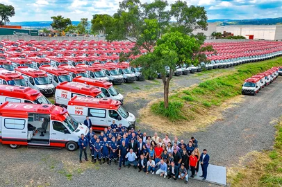 Lula entrega 70 ambulâncias do SAMU para municípios <!-- NICAID(15996072) -->
