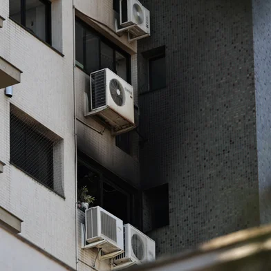 PORTO ALEGRE, RS, BRASIL, 24-06-2026: Princípio de incêndio em prédio residencial no Bairro Rio Branco assusta moradores.  Foto: Renan Mattos / Agência RBS<!-- NICAID(16313099) -->