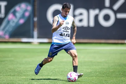 RS - FUTEBOL/ TREINO GREMIO 2025 - ESPORTES - Jogadores do Gremio realizam treino tÃ©cnico durante a manha desta quarta-feira, no CT Luiz Carvalho, na preparaÃ§Ã£o para a partida valida pelo Campeonato Brasileiro 2025. Na foto, Dodi.  FOTO: LUCAS UEBEL/GREMIO FBPA<!-- NICAID(16153084) -->