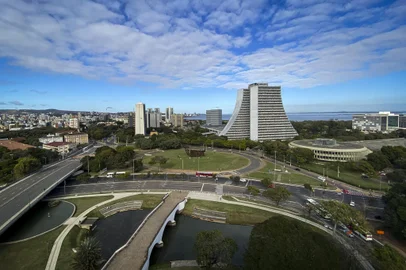 PORTO ALEGRE, RS, BRASIL, 17-06-2021: Centro Administrativo Fernando Ferrari e Largo Açorianos. Especial sobre arquitetura de Porto Alegre. (Foto: Mateus Bruxel / Agencia RBS)Local: Porto Alegre<!-- NICAID(14811567) -->