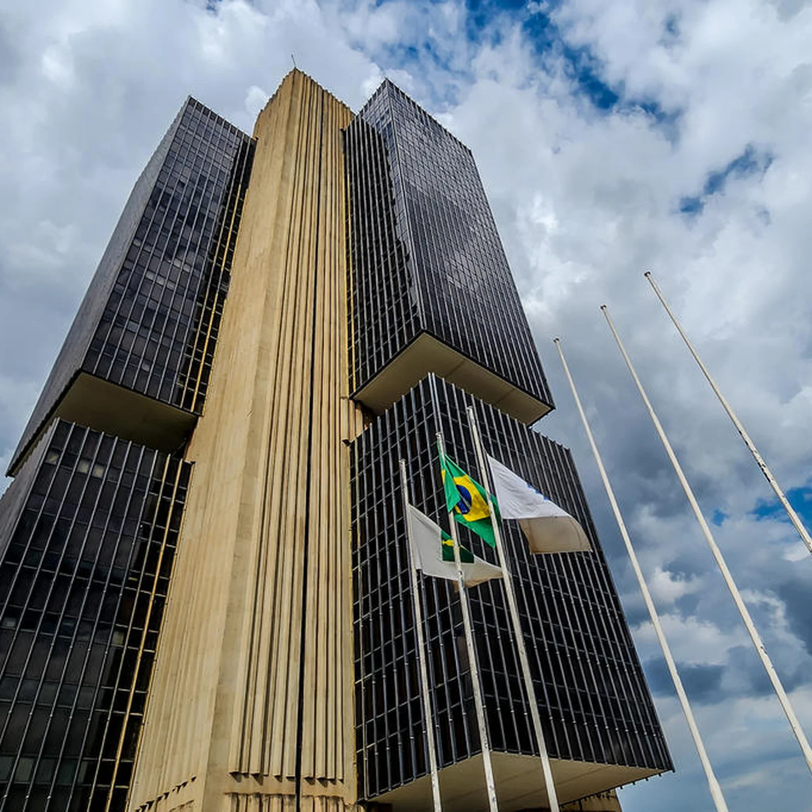 Banco Central eleva taxa Selic para 14,75%, maior patamar desde 2006 | GZH