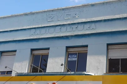 Fachada do prédio da Rádio Cultura de Bagé, na Avenida Sete de Setembro<!-- NICAID(15433069) -->