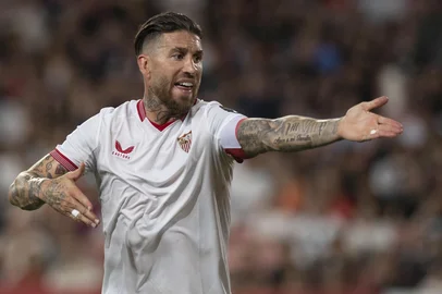 Sevilla's Spanish defender #4 Sergio Ramos reacts during the Spanish league football match between Sevilla FC and FC Barcelona at the Ramon Sanchez Pizjuan stadium in Seville on May 26, 2024. (Photo by JORGE GUERRERO / AFP)Editoria: SPOLocal: SevilleIndexador: JORGE GUERREROSecao: soccerFonte: AFPFotógrafo: STR<!-- NICAID(15937527) -->