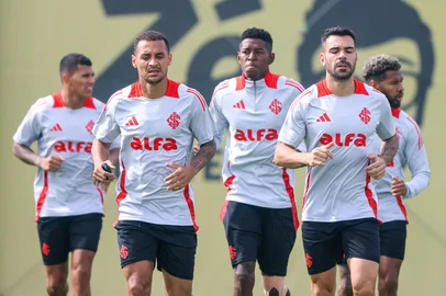 Elenco colorado em treino. Na foto, Bruno Henrique, Alan Patrick e Vitão<!-- NICAID(16023897) -->