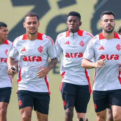 Elenco colorado em treino. Na foto, Bruno Henrique, Alan Patrick e Vitão<!-- NICAID(16023897) -->