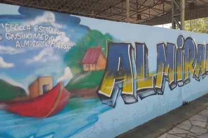 A Escola Estadual Almirante Barroso, na Ilha da Pintada, em Porto Alegre, iniciou o ano letivo sem oferecer refeições para os cerca de 270 alunos que estudam no local. <!-- NICAID(16236949) -->