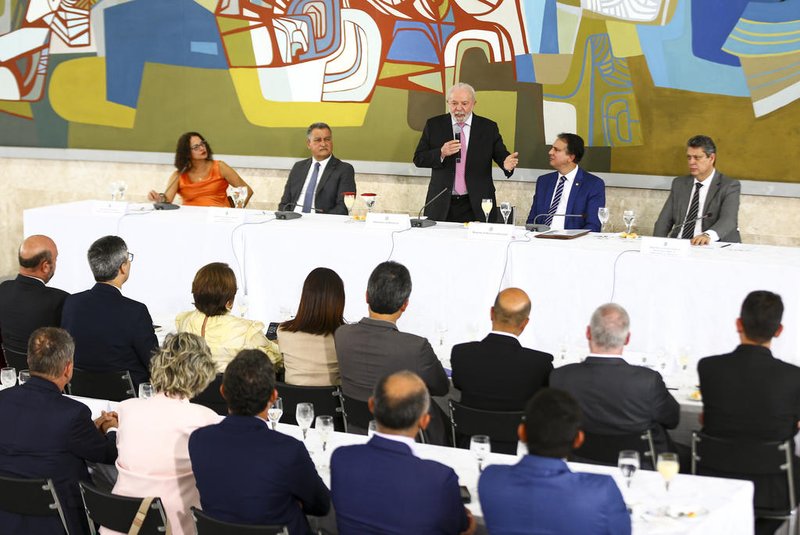 O presidente Luiz Inácio Lula da Silva participa de reunião com reitores das universidades federais do país e dos institutos federais de ensino, no Palácio do Planalto.<!-- NICAID(15326061) -->