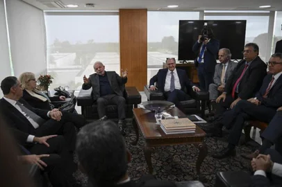 lula e lideres dos tres poderes<!-- NICAID(15316394) -->
