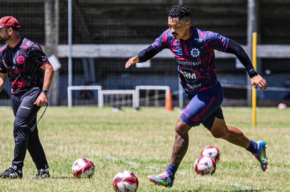 Tomas Bastos, meia do Caxias<!-- NICAID(16206807) -->