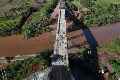 RS, BRASIL, 04/04/2025- Inauguração da ponte da RS-130,  entre Lajeado e Arroio do meio. Foto: Ronaldo Bernardi / Agencia RBS<!-- NICAID(16010070) -->