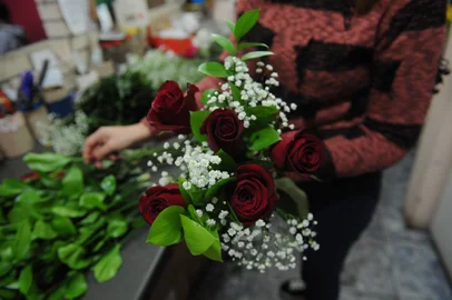 CAXIAS DO SUL, RS, BRASIL (09/06/2021)vendas de Dia dos Namorados na Floricultura Amazonas. Rosas vermelhas são os produtos mais procurados. (Antonio Valiente/Agência RBS)<!-- NICAID(14804669) -->