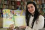 CAXIAS DO SUL, RS, BRASIL, 27/04/2022. Isabel Damian é professora e intérprete de libras. Ela está lançando uma série de livros infantis com tradução para linguagem de sinais. (Bruno Todeschini/Agência RBS)<!-- NICAID(15079869) -->
