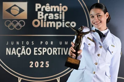 Paulo Mumia / COB/DIVULGAÇÃO Prêmio Brasil Olímpico 2025. Caio Bomfim e Maria Clara Pacheco (c) do Takwondo recebe os premios de Melhores Atleta do Ano na cerimônia na Cidade das Artes na Barra da Tijuca, Rio de Janeiro. Organizado pelo Comitê Olímpico do Brasil anualmente desde 1999, o Prêmio Brasil Olímpico é considerado o Oscar do esporte brasileiro. Foto: Paulo Mumia/COB.