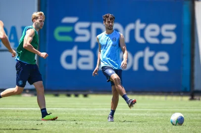 Rodrigo Caio em treino do Grêmio<!-- NICAID(15926756) -->