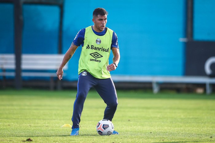 Após eliminação do Chile, Pinares ainda não fica à disposição do Grêmio contra Atlético-GO