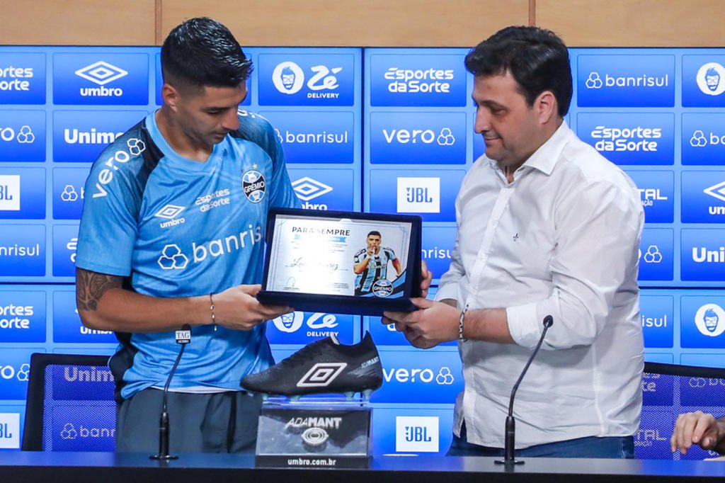 O que diz o presidente do Grêmio sobre Cavani e Funes Mori