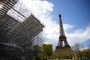 This photograph taken on April 16, 2024 shows the construction site of the Eiffel Tower Stadium that will host the Beach Volleyball and men's Blind Football competitions during the upcoming Paris 2024 Olympics at the Champ-de-Mars garden in Paris. (Photo by STRINGER / AFP)Editoria: SPOLocal: ParisIndexador: STRINGERSecao: heavy constructionFonte: AFPFotógrafo: STR<!-- NICAID(15736342) -->