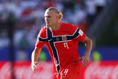 FOXBOROUGH, MASSACHUSETTS - JUNE 16: Erling Haaland #9 of Norway looks on during the FIFA World Cup 2026 Group I match between Iraq and Norway at Boston Stadium on June 16, 2026 in Foxborough, Massachusetts.   Justin Setterfield/Getty Images/AFP (Photo by Justin Setterfield / GETTY IMAGES NORTH AMERICA / Getty Images via AFP)<!-- NICAID(16308037) -->