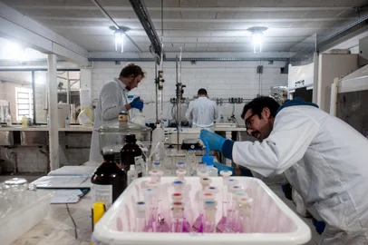 Cientistas do Instituto de Pesquisas Hidráulicas da UFRGS estudam o comportamento das águas e explicam a enchente que assola o RS . Foto: Flávio Dutra / UFRGS / DivulgaçãoIndexador: FLAVIOFDUTRA<!-- NICAID(15772382) -->