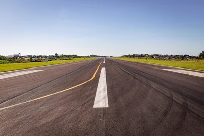 Recuperação da pista do Aeroporto Hugo Cantergiani, em Caxias do Sul, é finalizada <!-- NICAID(16015248) -->