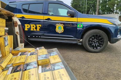 Homem é preso com mais de 12 mil maços de cigarros contrabandeados em Vacaria<!-- NICAID(16185389) -->