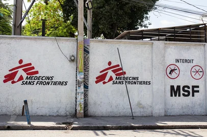 Entrance door of the MSF Emergency Center of Turgeau located in the center of Port-au-Prince. The medical structure treats sever cases of road accidents, domestic accidents, bullet wounds, other type of violence etc.Indexador: Alexandre MarcouFonte: MSF<!-- NICAID(16146974) -->