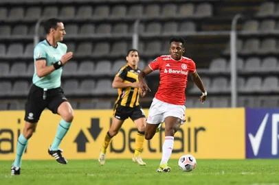 SAN CRISTÓBAL, VENEZUELA - 11.05.2021 - O Inter enfrenta o Deportivo Táchira na Venezuela, pela quarta rodada da fase de grupos da Libertadores da América.<!-- NICAID(14780643) -->