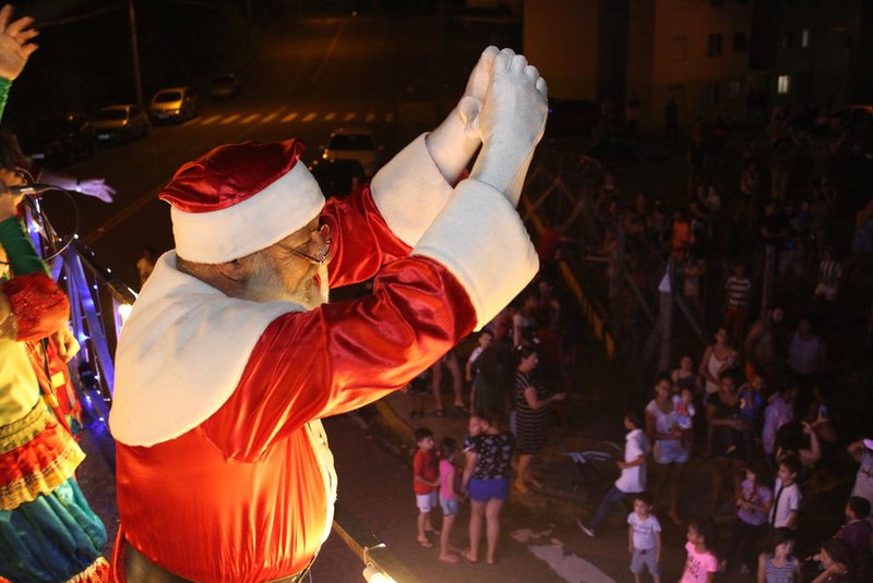 Caminhão iluminado do Natal Itinerante passa por mais de 10 bairros de Caxias do Sul nesta quarta<!-- NICAID(14974328) -->