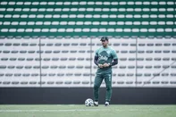 Treino do Juventude antes de enfrentar o Santos, quarta-feira, na penúltima rodada da Série A. Na foto, o técnico Thiago Carpini<!-- NICAID(16177670) -->