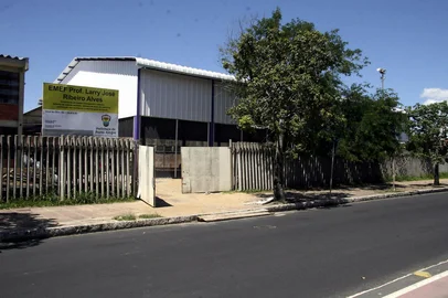 Casos de covid-19 suspendem aulas em Escola Municipal de Ensino Fundamental Professor Larry José Ribeiro Alves<!-- NICAID(16121754) -->