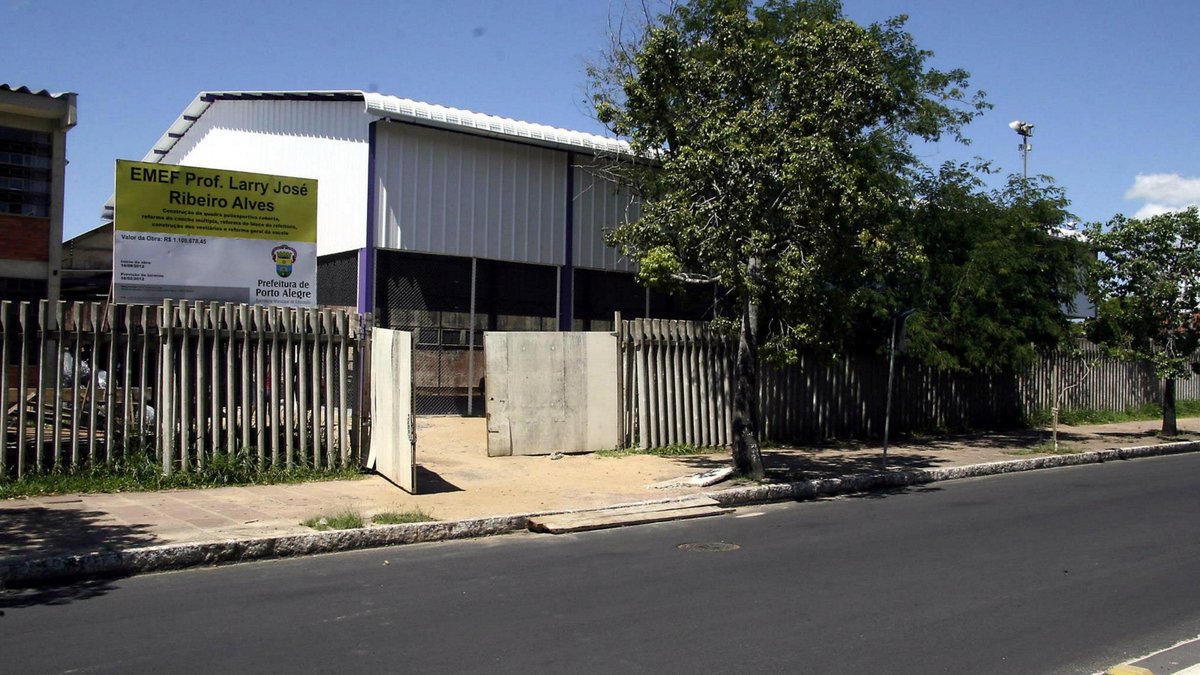 Casos de covid-19 suspendem aulas em escola municipal de Porto Alegre | GZH
