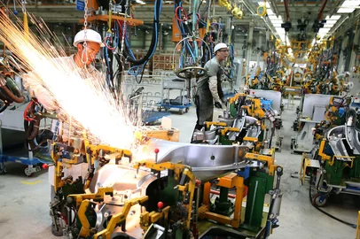 Linha de montagem do automóvel Celer, da montadora chinesa Chery, na fábrica da cidade de Jacareí, no interior de São Paulo. - Crédito:JOSÉ PATRÍCIO/ESTADÃO CONTEÚDO/AE/Código imagem:210257pib indústria fábrica montagem<!-- NICAID(15990926) -->