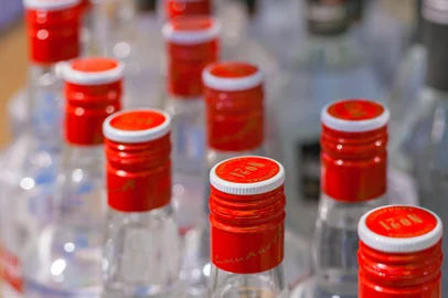 Moscow, Russia, February, 2018: Row of a bottles of russian vodka in the store with red cover. Shallow depth of field (editorial)Indexador: unknownFonte: 340692416<!-- NICAID(16145573) -->