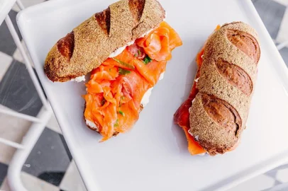 sanduíche , salmão , cream chesse , destemperados<!-- NICAID(15078010) -->
